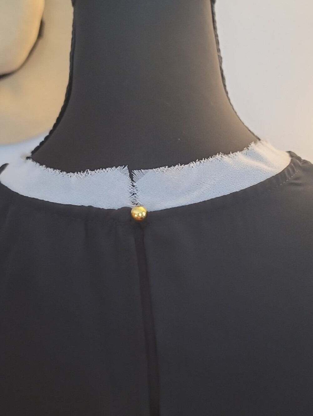 Who What Wear Sleeveless Black Camisole with White Contrast Trim NWT Size Xsmall - Picture 11 of 12